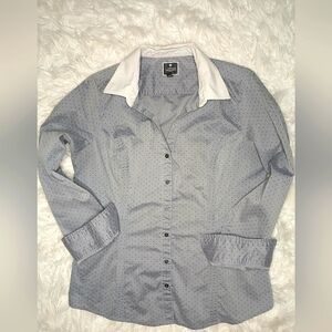 Womens casual button down dress shirt with cuffed sleeves size large.
